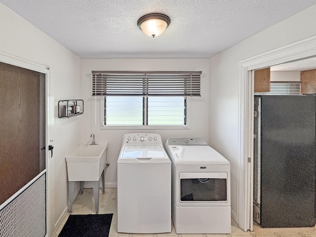 410 Olu St, Hilo, HI 96720 - laundry area featuring separate washer and dryer and a textured ceiling