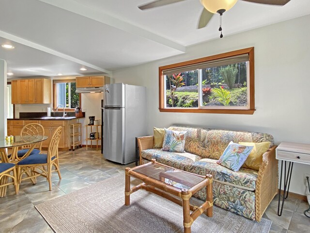 76-6323 Mahuahua Pl, Kailua-Kona, HI 96740 - living area featuring ceiling fan and recessed lighting