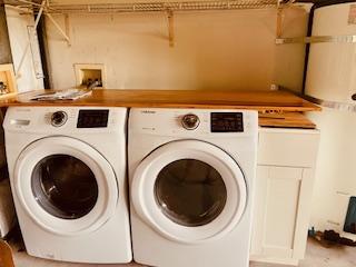 94-1654 Lewa Nuu St, Naalehu, HI 96772 - laundry area with independent washer and dryer