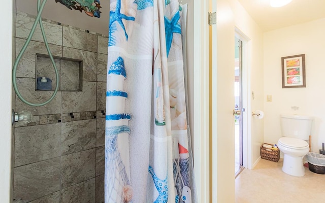 15-429 Anae St, Pahoa, HI 96778 - bathroom featuring toilet, a shower with shower curtain, and baseboards
