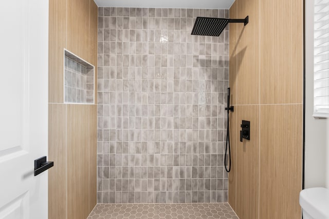 15-1571 19th Ave, Keaau, HI 96749 - bathroom featuring a tile shower and toilet