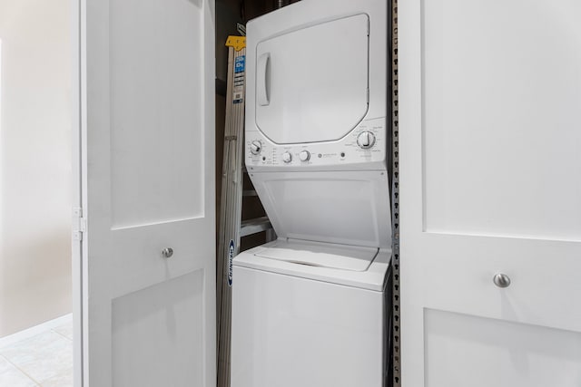 75-346 Hualalai Rd Unit B303, Kailua-Kona, HI 96740 - washroom featuring stacked washing machine and dryer