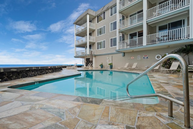 75-5870 Kahakai Rd Unit 308, Kailua-Kona, HI 96740 - community pool with a patio area