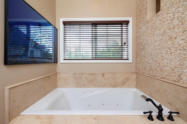 71-1861 Puu Lani Loop, Kailua-Kona, HI 96740 - full bathroom featuring a jetted tub