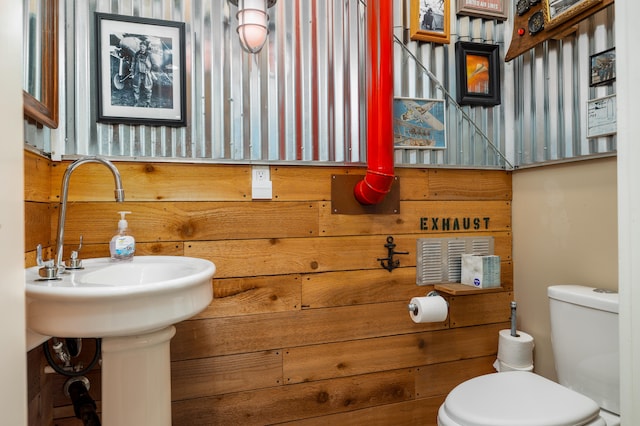 71-1861 Puu Lani Loop, Kailua-Kona, HI 96740 - half bath featuring wood walls