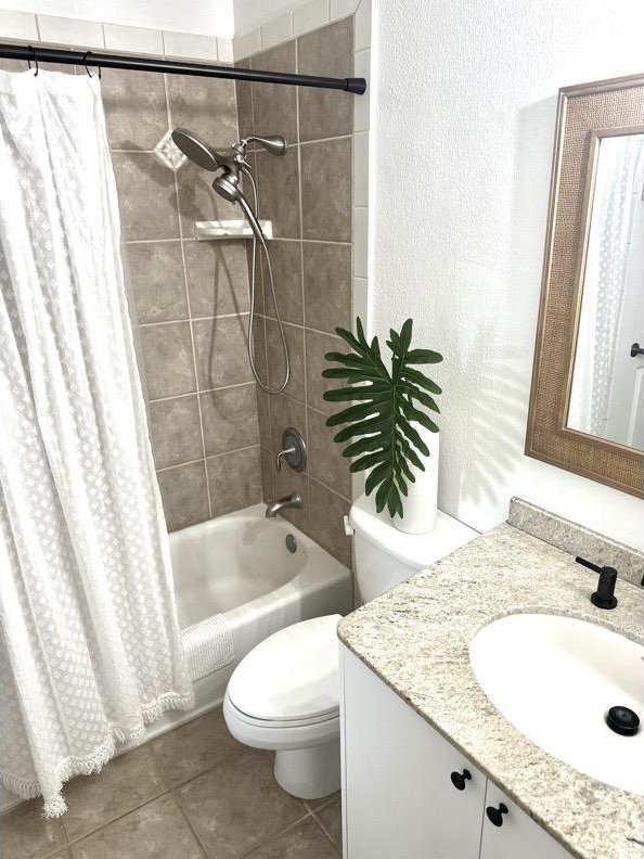 68-3883 Lua Kula St Unit 707, Waikoloa, HI 96738 - full bath featuring vanity, shower / tub combo, tile patterned flooring, and a textured wall