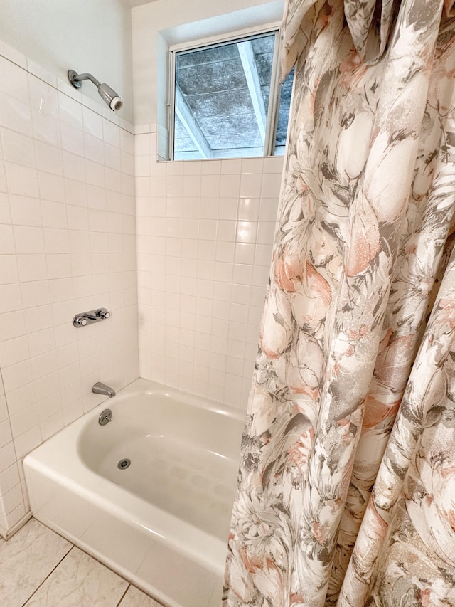 73-1259 Melomelo St, Kailua-Kona, HI 96740 - full bath featuring a skylight and shower / bath combination with curtain