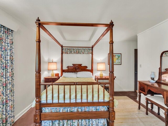 86-4190 Hookena Beach Rd, Captain Cook, HI 96704 - bedroom featuring baseboards and a decorative wall