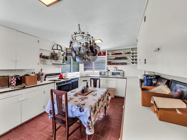 86-4190 Hookena Beach Rd, Captain Cook, HI 96704 - dining area featuring brick patterned floors and a chandelier