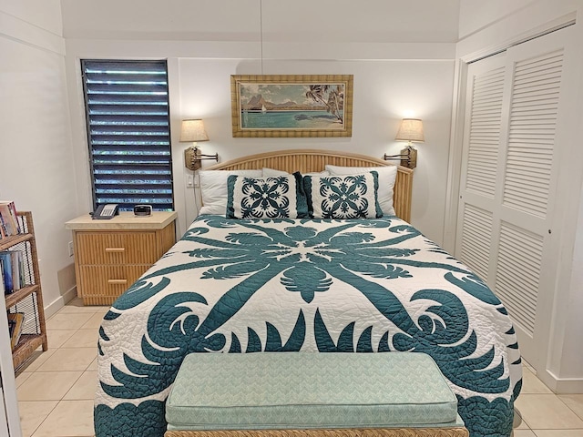 2253 Poipu Rd Unit 28, Koloa, HI 96756 - tiled bedroom featuring a closet