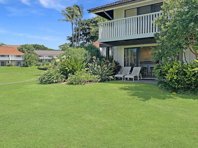 2253 Poipu Rd Unit 28, Koloa, HI 96756 - view of grassy yard