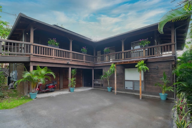 77-6452 Leilani St, Kailua-Kona, HI 96740 - view of front of house featuring a patio, asphalt driveway, and a balcony