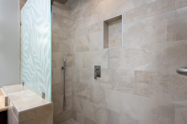 69-200 Pohakulana Pl Unit H22, Waikoloa, HI 96738 - bathroom featuring tiled shower