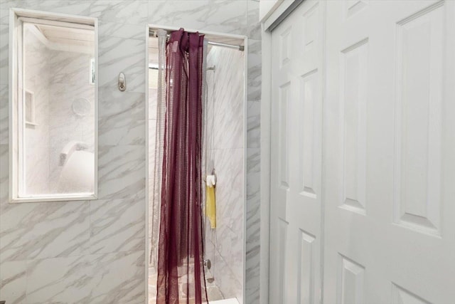 15-2775 Manalo St, Pahoa, HI 96778 - bathroom with a closet and curtained shower