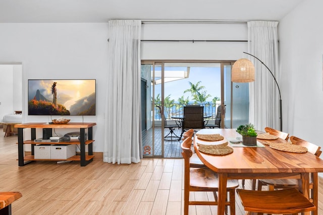 75-6040 Alii Dr Unit 714, Kailua-Kona, HI 96740 - dining room featuring light wood finished floors
