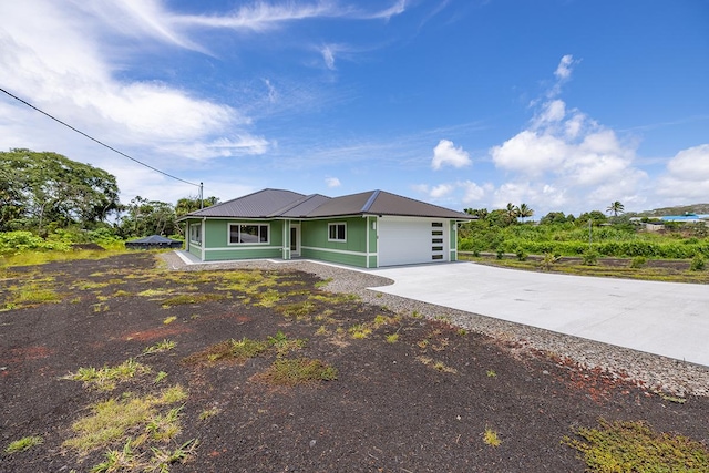 16-1653 34th Ave, Keaau, HI 96760 - view of front of property with an attached garage, driveway, and a metal roof