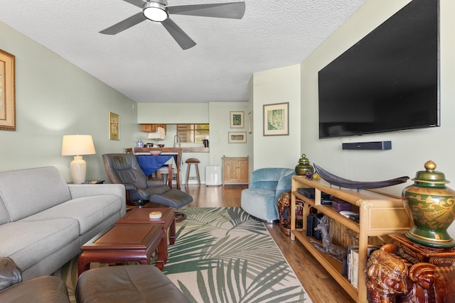 77-301 Noelani Way Unit 12, Kailua-Kona, HI 96740 - living area featuring wood finished floors, a ceiling fan, and a textured ceiling