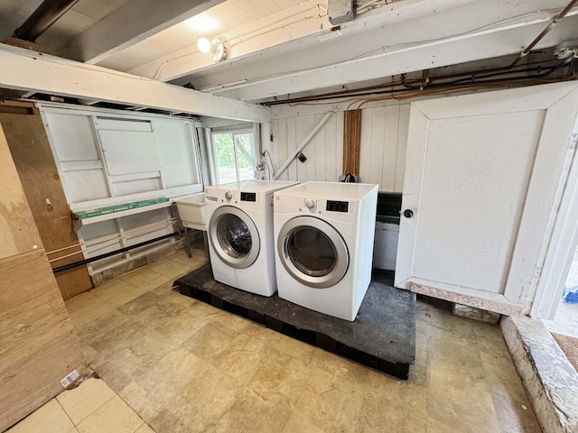 17-312 Volcano Rd, Kurtistown, HI 96760 - laundry room with separate washer and dryer