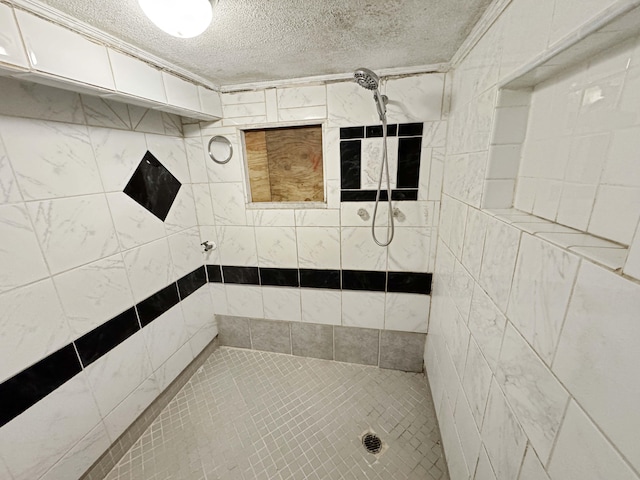 17-312 Volcano Rd, Kurtistown, HI 96760 - bathroom featuring a textured ceiling and tiled shower