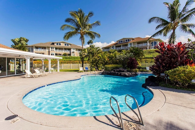 75-6060 Kuakini Hwy Unit E4, Kailua-Kona, HI 96740 - community pool with a patio