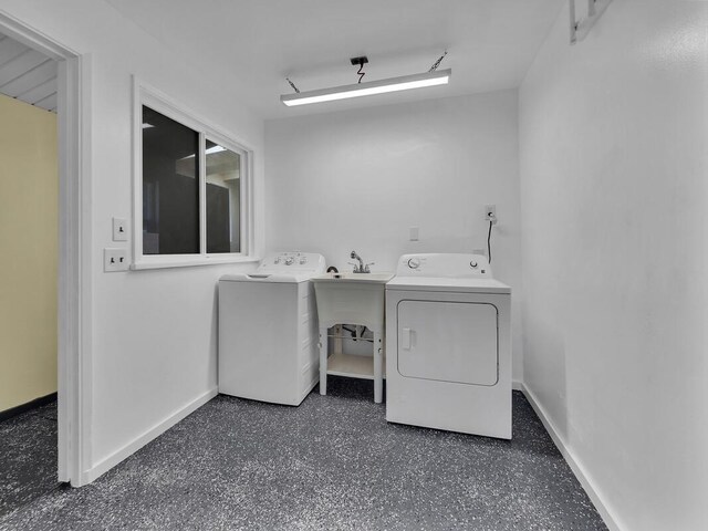 15-974 Paradise Ala Kai Dr, Keaau, HI 96749 - laundry room with washing machine and clothes dryer