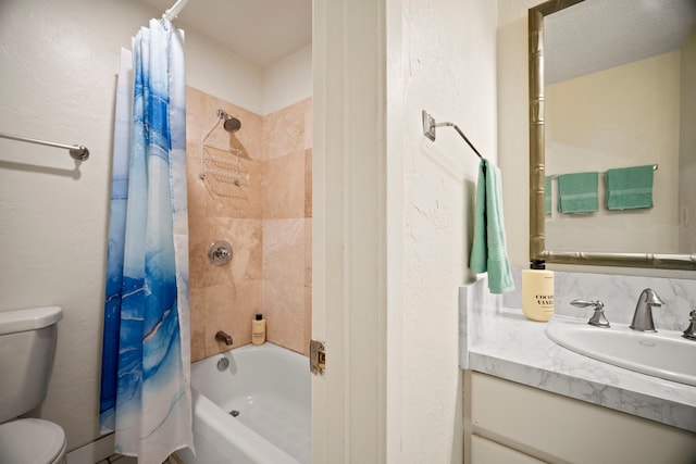 525 Aleka Lp Unit F15, Kapaa, HI 96746 - bathroom featuring shower / tub combo with curtain and vanity