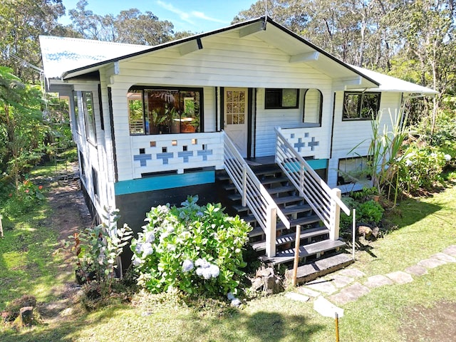 11-3927 8th St, Volcano, HI 96785 - bungalow-style home with covered porch and stairway