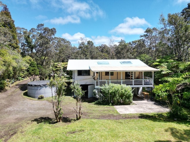 11-3927 8th St, Volcano, HI 96785 - view of front of house with a front yard and view of wooded area