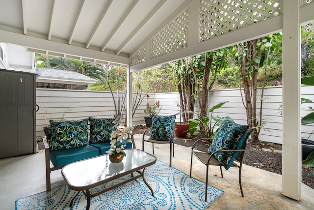 75-217 Nani Kailua Dr Unit 157, Kailua-Kona, HI 96740 - fenced backyard with a patio area and outdoor lounge area