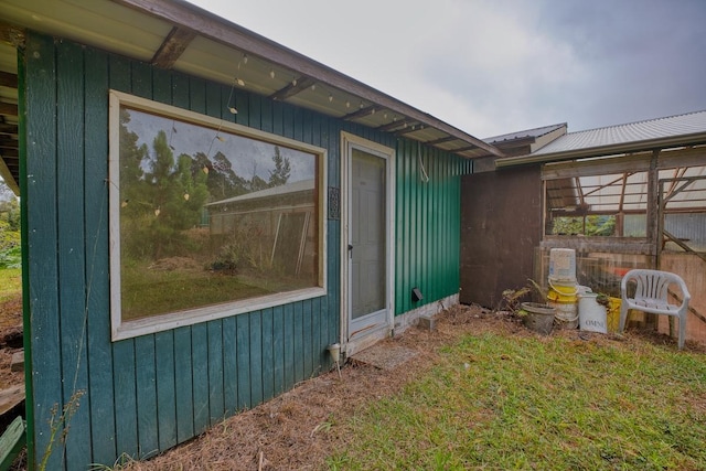 45-3463 Kahana Dr, Honokaa, HI 96727 - view of property exterior featuring a metal roof