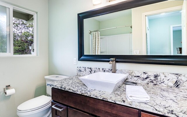 11-3082 Pa Alii St, Volcano, HI 96785 - bathroom featuring vanity and a shower with curtain