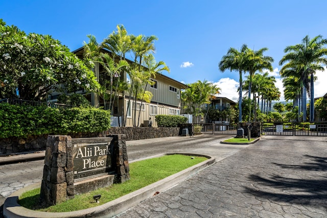 75-6025 Alii Dr Unit L102, Kailua-Kona, HI 96740 - view of property's community with a gate
