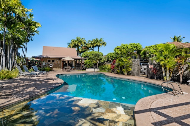 75-6025 Alii Dr Unit L102, Kailua-Kona, HI 96740 - community pool featuring a patio area