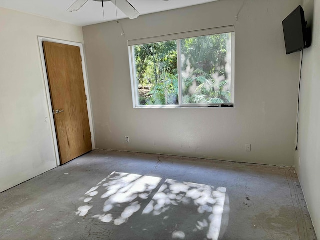 78-6694 Mamalahoa Hwy, Holualoa, HI 96740 - unfurnished room featuring ceiling fan