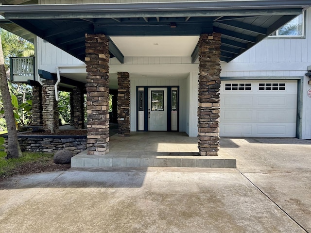 78-6694 Mamalahoa Hwy, Holualoa, HI 96740 - property entrance featuring concrete driveway and a porch