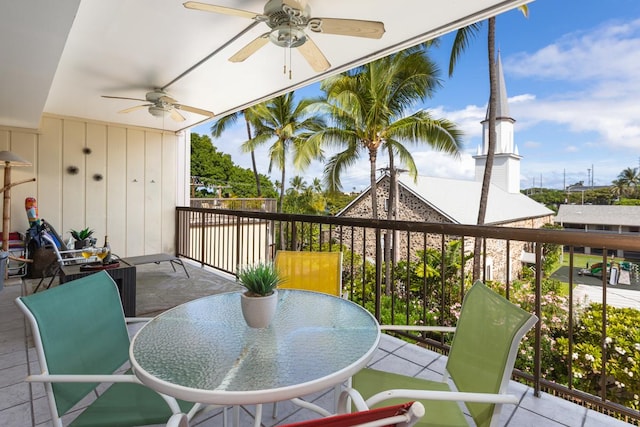 75-5719 Alii Dr Unit 314, Kailua-Kona, HI 96740 - balcony with a ceiling fan and outdoor dining area