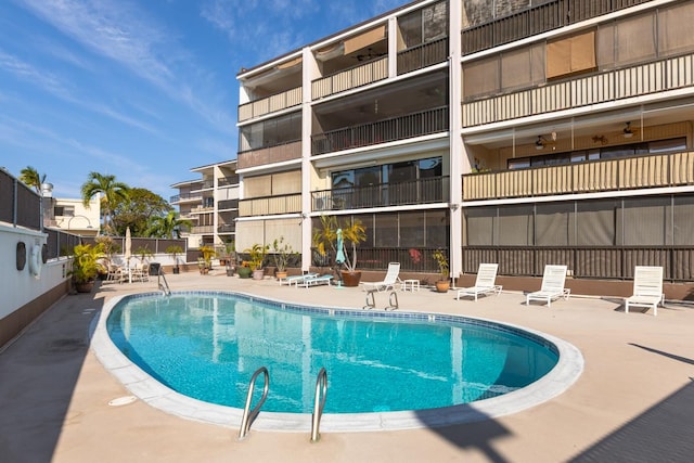 75-5719 Alii Dr Unit 314, Kailua-Kona, HI 96740 - community pool with a patio area