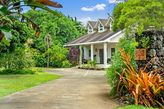 6201-B Kawaiihau Rd Unit B, Kapaa, HI 96746 - view of front of property with a porch and driveway