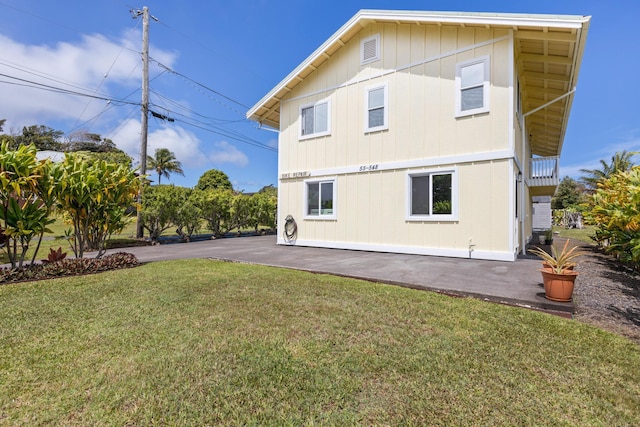 55-548 Hawi Rd, Hawi, HI 96719 - back of property featuring a lawn and a patio area