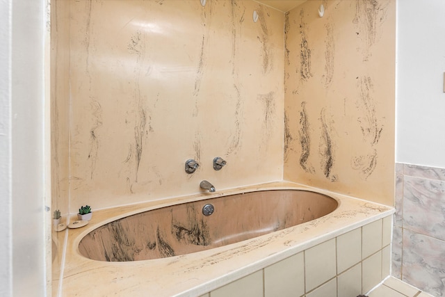 75-6082 Alii Dr Unit A207, Kailua-Kona, HI 96740 - full bath featuring a tub