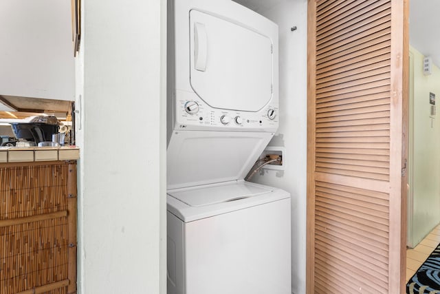 75-6082 Alii Dr Unit A207, Kailua-Kona, HI 96740 - washroom featuring stacked washer / drying machine