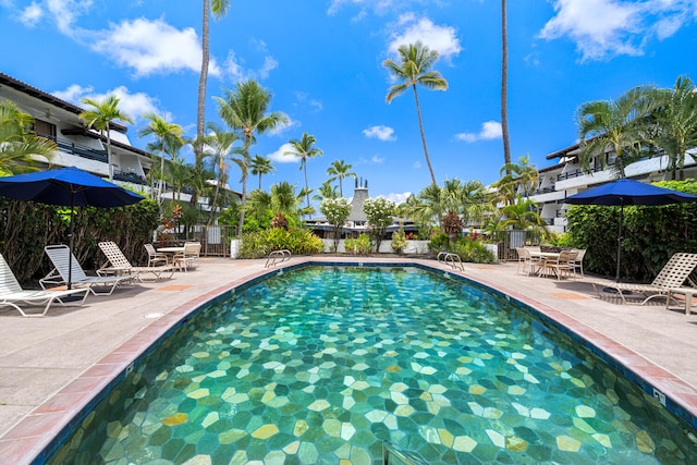 75-6082 Alii Dr Unit A207, Kailua-Kona, HI 96740 - view of swimming pool with a patio area