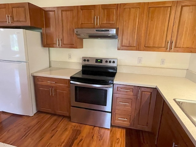 11-3757 7th St, Volcano, HI 96785 - kitchen with under cabinet range hood, electric stove, freestanding refrigerator, and light countertops