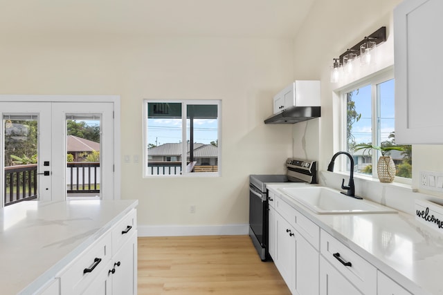 16-2078 Mauna Kea Dr, Pahoa, HI 96778 - kitchen featuring electric stove, under cabinet range hood, plenty of natural light, and light wood-type flooring