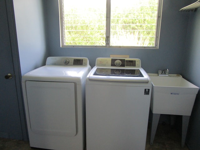 478 Hilinai St, Hilo, HI 96720 - washroom featuring washing machine and dryer and healthy amount of natural light