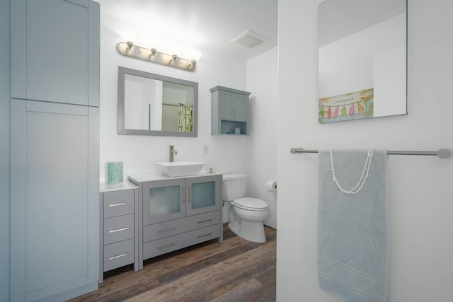 68-3932 Ehu Kai Loop Unit 3403, Waikoloa, HI 96738 - bathroom with wood finished floors, vanity, and a shower with shower curtain