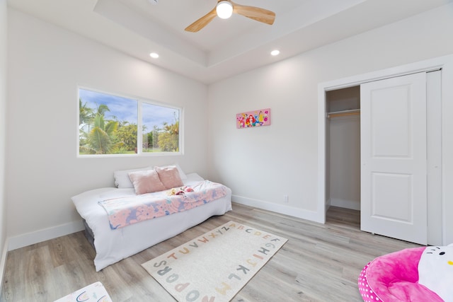 15-1713 32nd Ave, Keaau, HI 96749 - bedroom featuring a tray ceiling, wood finished floors, a closet, recessed lighting, and ceiling fan