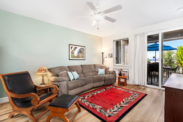 75-5919 Alii Dr Unit M3, Kailua-Kona, HI 96740 - living area featuring ceiling fan and light wood-style floors
