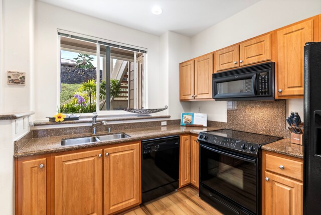 75-5919 Alii Dr Unit M3, Kailua-Kona, HI 96740 - kitchen with black appliances, light wood-style floors, and decorative backsplash
