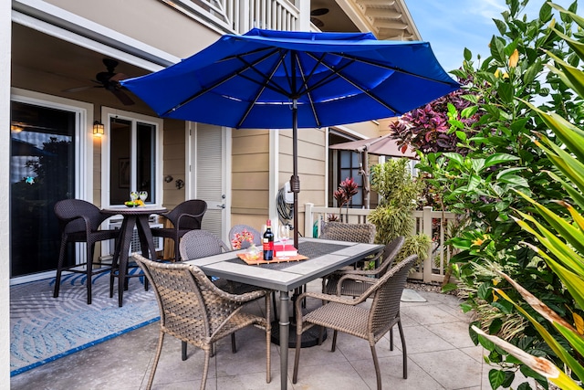 75-5919 Alii Dr Unit M3, Kailua-Kona, HI 96740 - view of patio / terrace with outdoor dining space and a ceiling fan